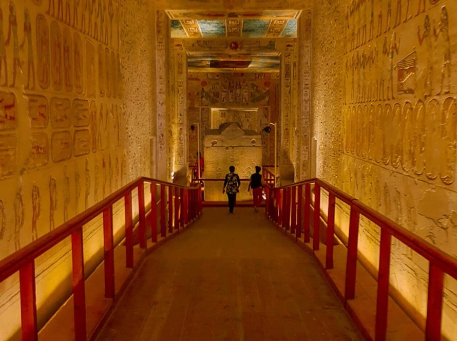Tomb-of-Nefertiti-in-the-Valley-of-the-Queens,-Luxor