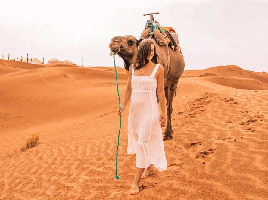 Wonderful-pictures-of-a-girl-holding-a-camel-in-the-Moroccan-desert